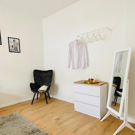 Stilvolles Apartment in zentraler Lage - Netflix, Queensize-Bett, Altbaustil, Küche und ÖPNV-Anbindung Erfurt Exterior foto