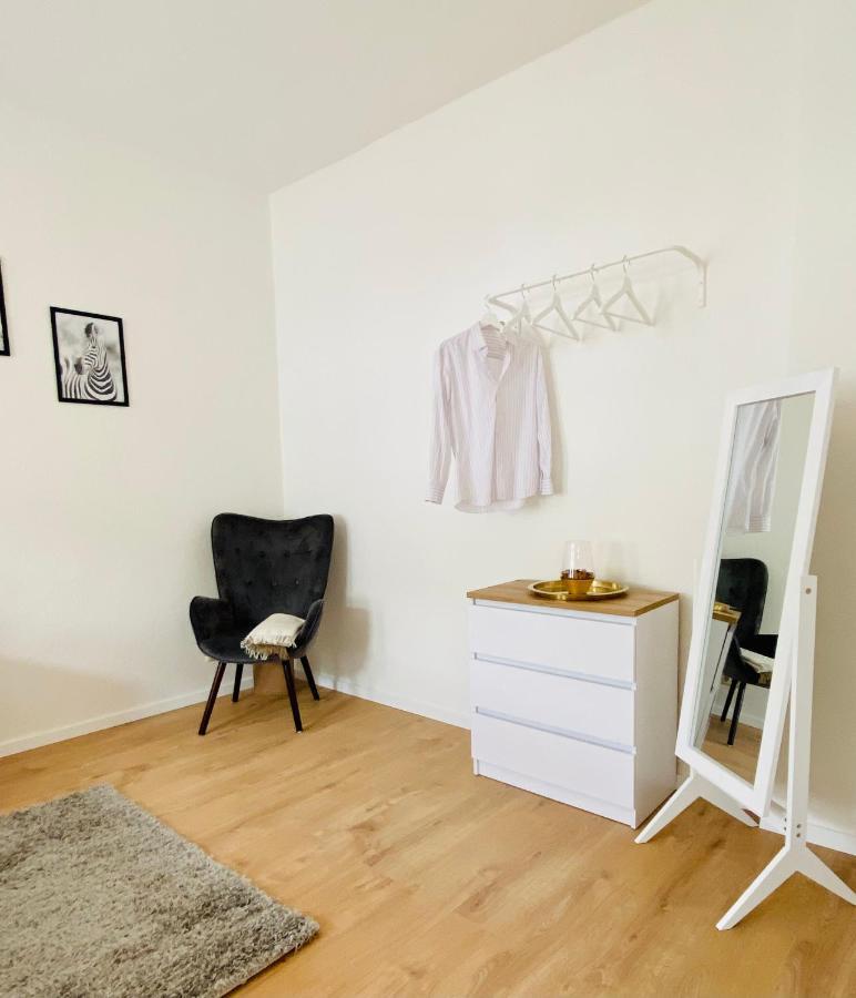Stilvolles Apartment in zentraler Lage - Netflix, Queensize-Bett, Altbaustil, Küche und ÖPNV-Anbindung Erfurt Exterior foto